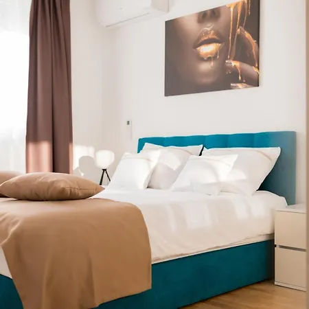 Ruby Apartment *
